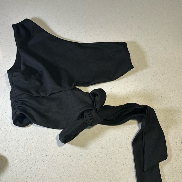 Ladies DO + BE Black One Shoulder Wrap Crop - Picture 2 of 4